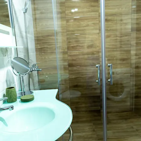 Rabi Park Ξενοδοχείο με διαμερίσματα Άγιος Κωνσταντίνος και Ελένη